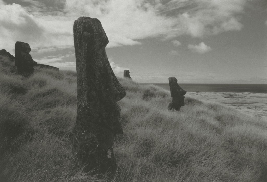 kenro-izu-sacred-places-moai-9